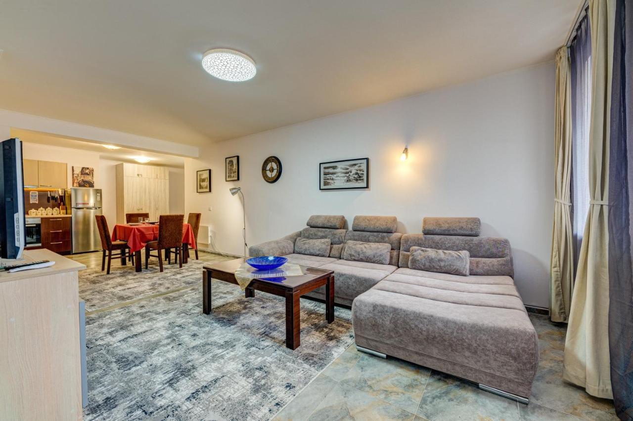 פמפורובו Bright And Spacious 2-Bdr Apartment With Balcony By Flat Mаnager מראה חיצוני תמונה